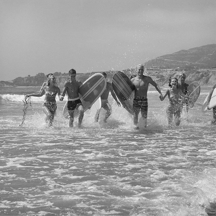 Surf Run Vintage Black and White